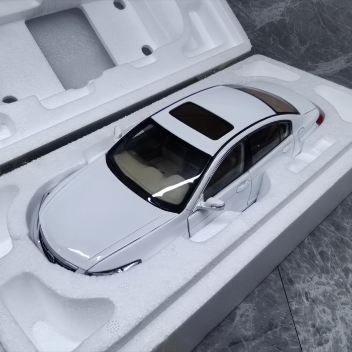 1/18 Honda Accord Small Facelift 8.5 Generation Alloy Open Door Car Model Honda White No Black