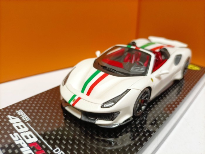 DF 1 43 Ferrari 488 Pista Spider Convertible Supercar รุ่น Pearl White สีแดงด้านใน