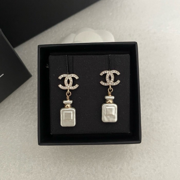 ต่างหู Chanel Strass CC Perfume Bottle Motif Earrings ต่างหูของแท้100%