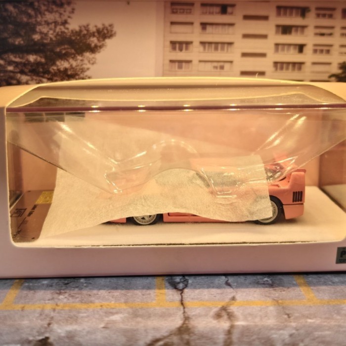 คลังสินค้าพร้อม PGM Ferrari F40 ผงธรรมดา 1/64 โมเดลรถโลหะผสม Limited Edition พร้อมเดสก์ท็อปกล่องเดิม