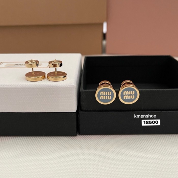 new ต่างหู miumiu พร้อมส่ง
