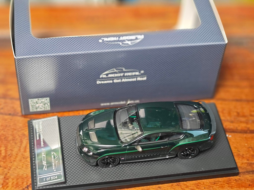 เกือบจริง รุ่น 1/43 Bentley Continental Bentley Continental GT3-R Green