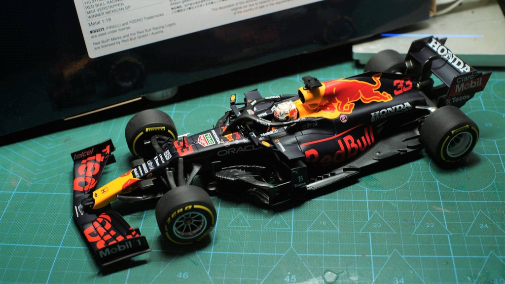 Mini Cut MINICHAMPS 1/18 2021 Mexican Red Bull RB16B 33 #Vstapan
