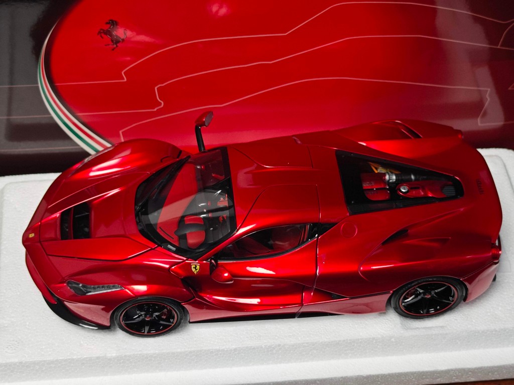 BBR Model 1/18 Ferrari Laferrari Hard Top Ferrari Laferrari Metallic Red