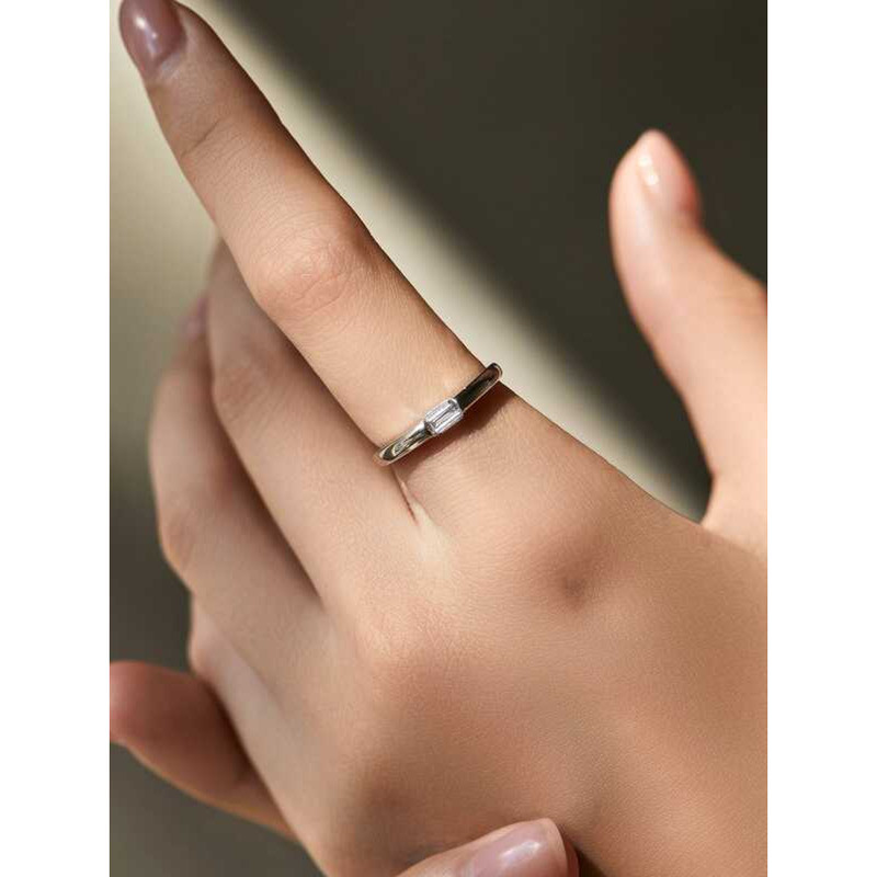 MODIAN MODIAN S เงินสเตอร์ลิงมรกตตัดแหวนเพชรหญิงการออกแบบที่เรียบง่ายรู้สึก ins ธรรมดาแหวนแหวน