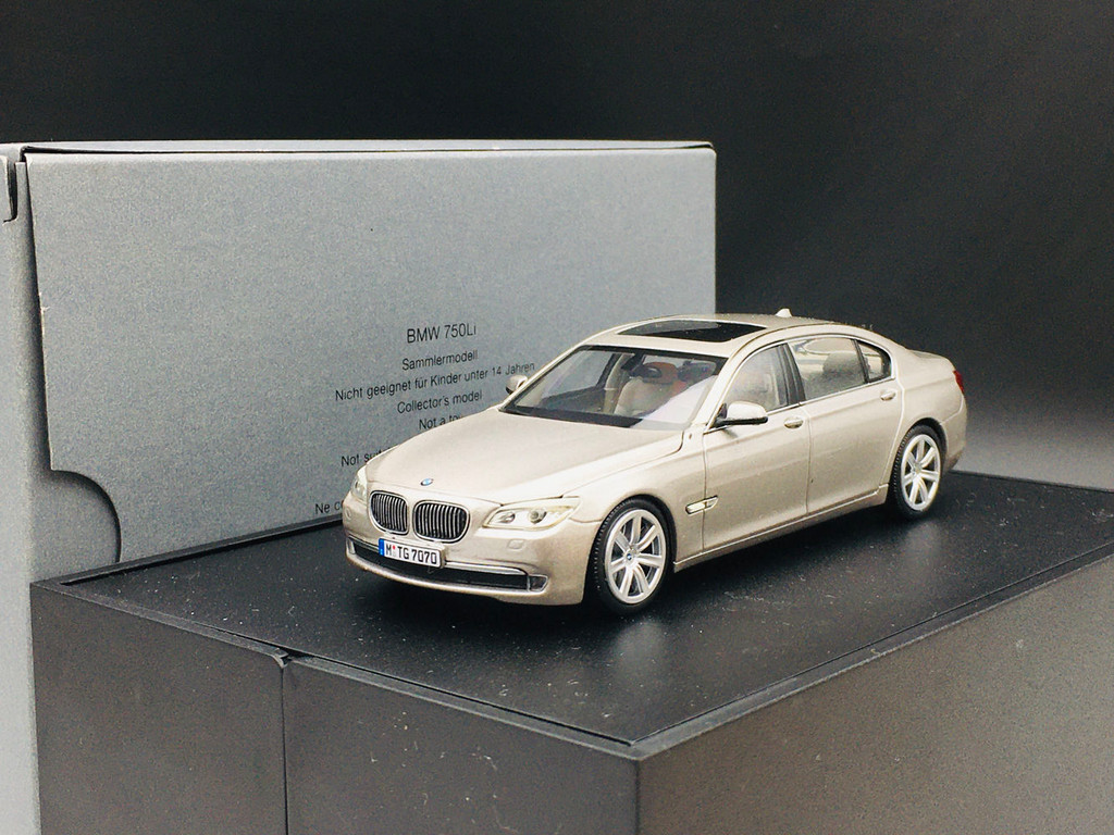 MINICHAMPS Mini Cut 1/43 7er 750Li F02 เหมาะสําหรับ BMW