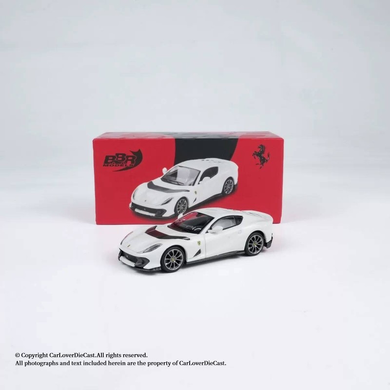 R 1: 64 Ferrari 812 โมเดลรถโลหะผสมสีขาว