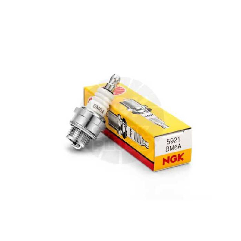 หัวเทียน NGK BM6A Two-Chong รถจักรยานยนต์ BPMR7A เครื่องตัดหญ้าเลื่อยโซ่เครื่องหมอกเครื่องยาเครื่อง 