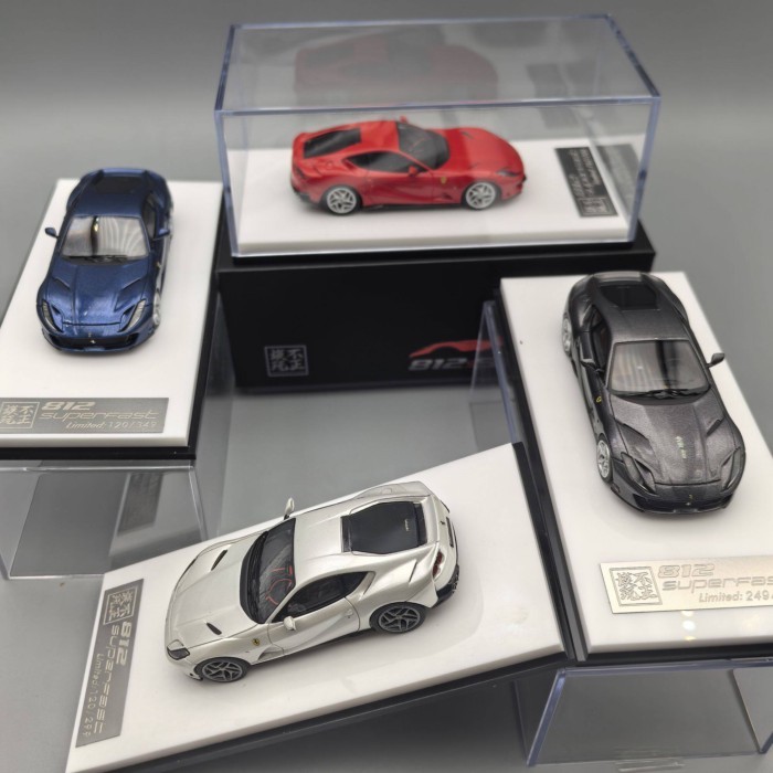 โมเดลบังคับเล่น 1: 64 Ferrari 812 superfast Collection โมเดลรถเรซิ่นแบบคงที่