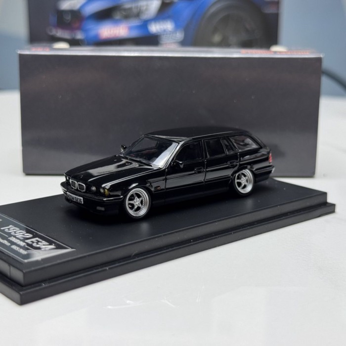 ข้อเสนอพิเศษ ข้อบกพร่องเล็กน้อย DCM 1: 64 BMW BMW E34 Travel Tank Car Open Lid Alloy Car Model Jewel