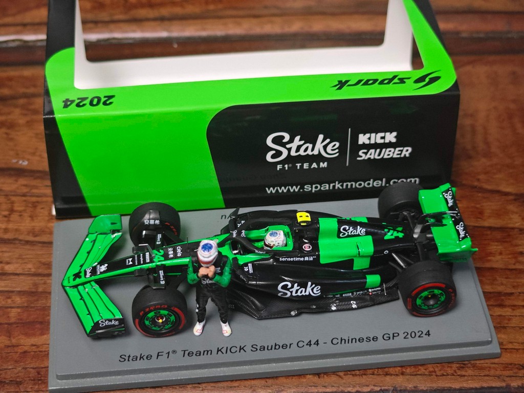 SPARK รุ่น 1/43 2024 Shanghai Sobo C44 24 #Zhou ตุ๊กตาอิสระฟรี กวนหยู