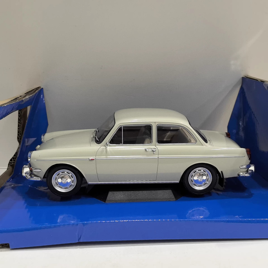 MCG 1/18 VW 1500 S GREY รถโฟล์คสวาเก้นรุ่นโลหะผสมไม่เปิดประตูอย่า Steer D4
