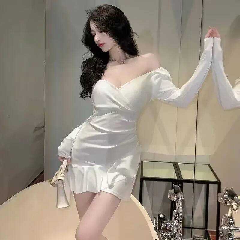 เดรสแขนยาวคอวีทรงเข้ารูปกระโปรงหางปลาแบบพันรอบตัว thumbnail 6