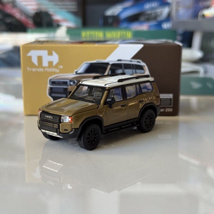 ไทย 1: 64 Toyota Land Cruiser Land Cruiser 250 Land Cruiser เปิดฝาครอบโมเดลรถโลหะผสม