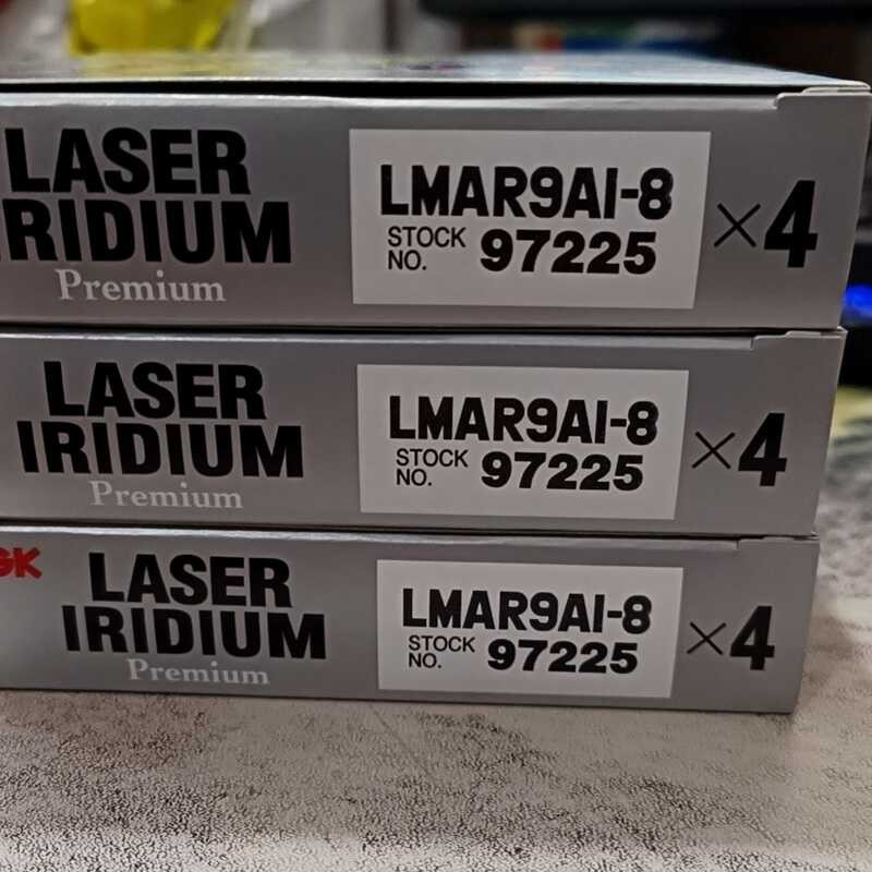 หัวเทียน NGK 97225/LMAR9AI-8 เหมาะสําหรับ Qijun สามกระบอก/Lamborghini 6.5L