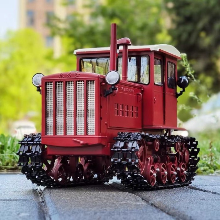 1: 12 Oriental Red 54 Track Tractor รถโลหะผสมรุ่น North University Wild Tractor Alloy