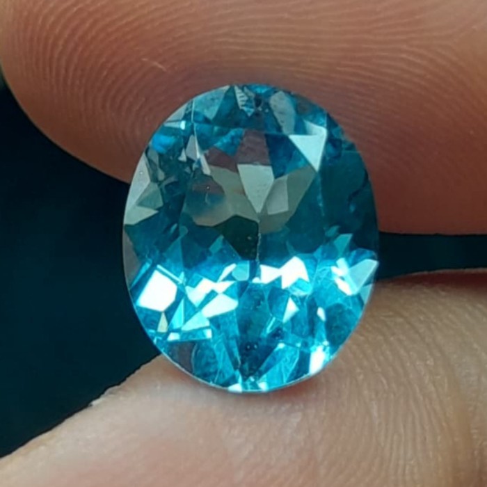 Natural Blue Topaz Dim: 12 x 9.8 x 6.5 mm 5.8Ct Oval Cutting Blue IRR รหัสเดิม A638