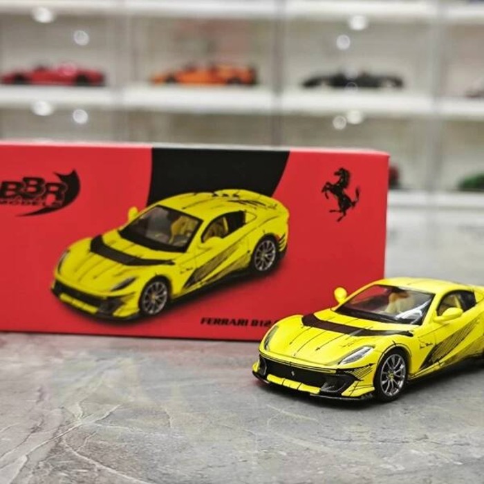 R 1: 64 Ferrari Ferrari 812C โมเดลรถโลหะผสมสีเหลือง
