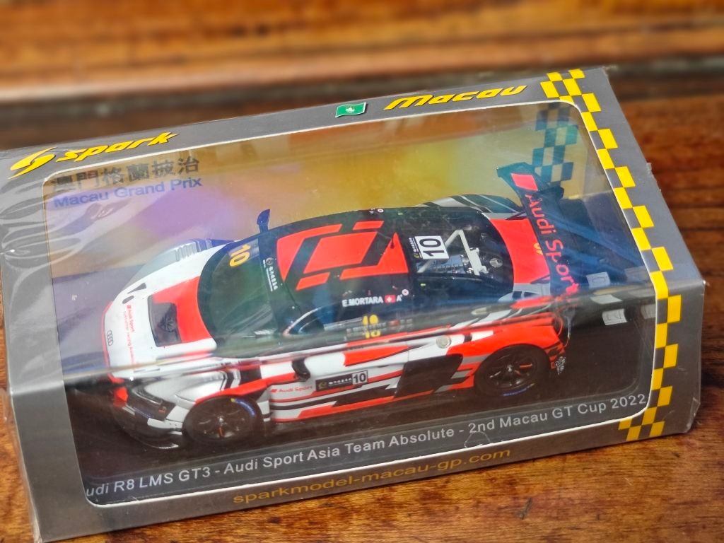 SPARK รุ่น 1/43 2022 มาเก๊า AUDI R8 LMS GT3 10 #Motara