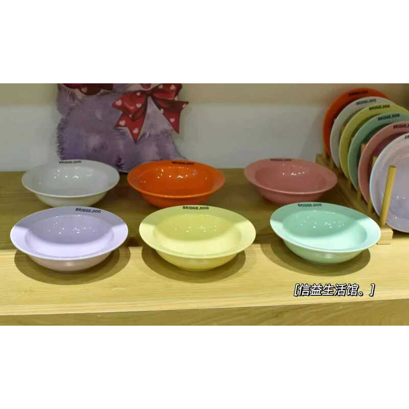 สไตล์เกาหลี brigdog Candy Color Pet UFO Plate Dog Meal Front Plate Pet Raw Bone Meat Plate