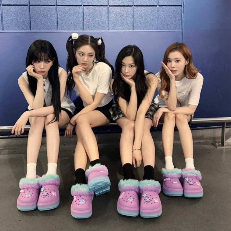 ♞,♘[CROCS] Aespa X CROCS รองเท้า / ของแท้ 100% / จํานวนจํากัด YRF