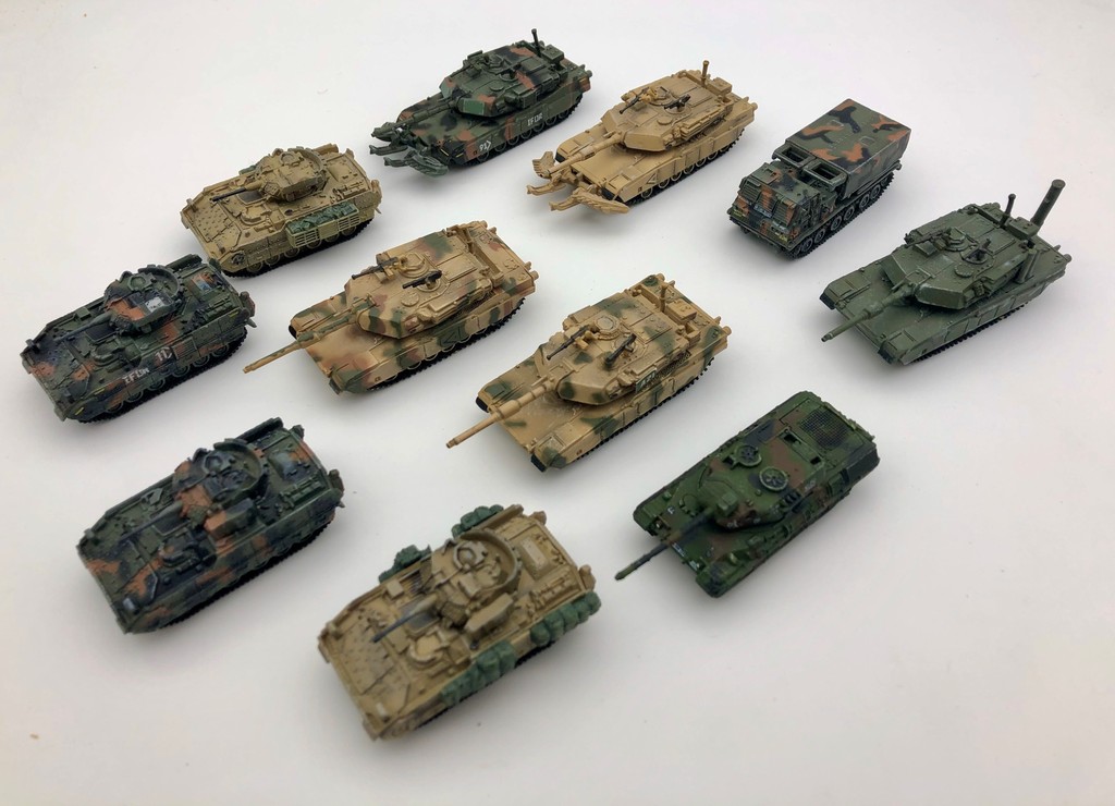 Veyron CAN.DO1/144M1A1 เสือดาว 1A4 ถัง M2/M3 Bradley Chariot M270 Rocket Launcher คลังสินค้าพร้อม