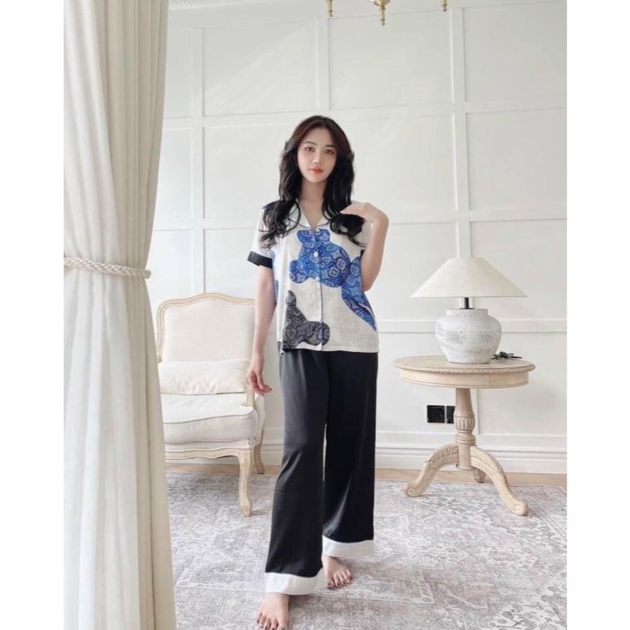 ️จัดส่ง NOW 247 ️Mqueen ชุดนอนตัวยาวหมีสวย_ผ้าไหมคุณภาพสูงหนากว่างโจว A206.