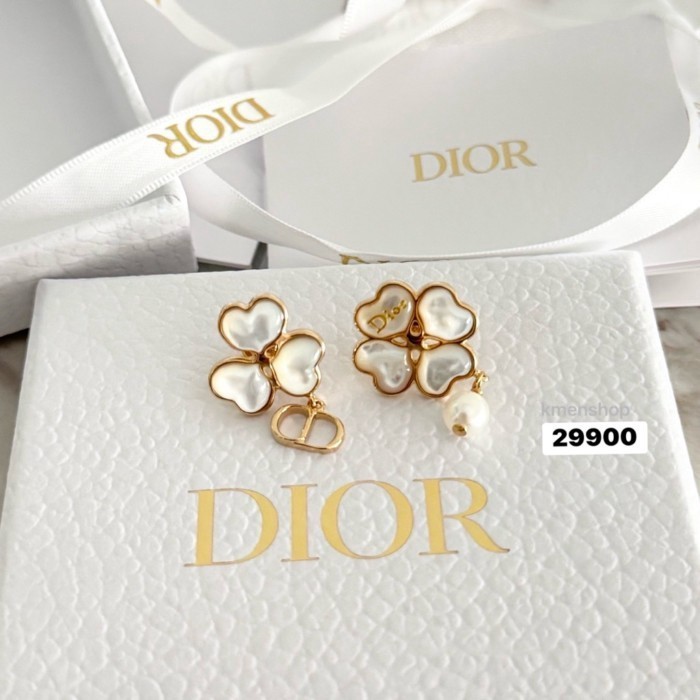 new ต่างหู Dior  พร้อมส่ง