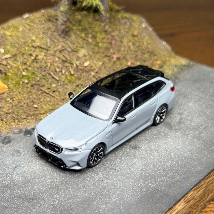MINIGT 1: 64 #1096 BMW BMW M5 Travel Cement Grey Alloy Car Model