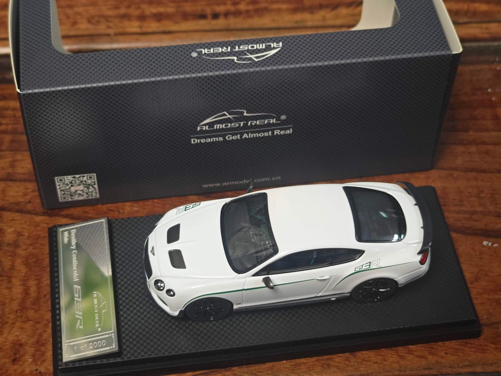 เกือบจริง รุ่น 1/43 Bentley Continental Bentley Continental GT3-R สีขาว