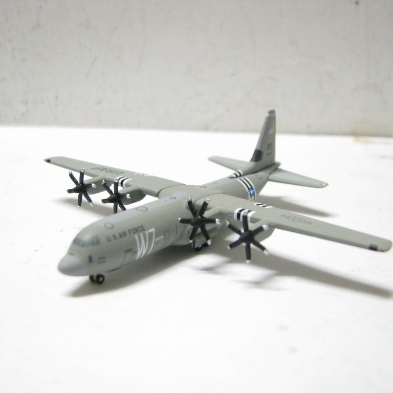 Herpa 1: 500 C-130J-30 Us Air Force Super Hercules 37th Air Transport Squadron