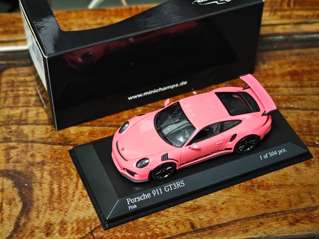 Mini Cut MINICHAMPS 1/43 PORSCHE 911 (991) GT3 RS สีชมพู