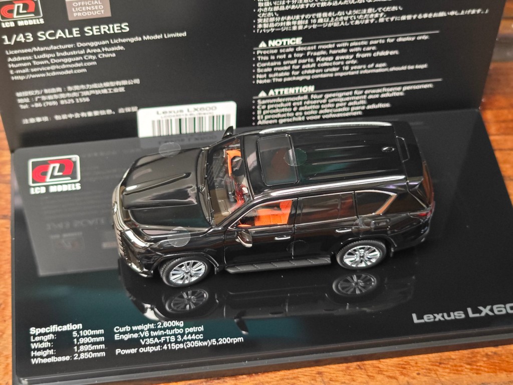 LCD รุ่น 1/43 LEXUS LX600 สีดํา