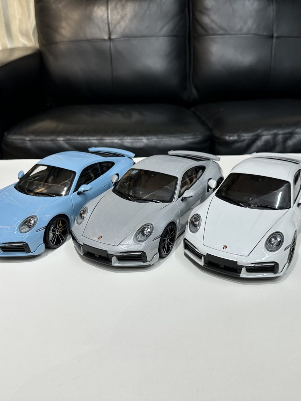 Minichamps Mini Cut 1: 18 Porsche 911 992 turbo S minichamps รถโลหะผสมรุ่น Out of Print รุ่น