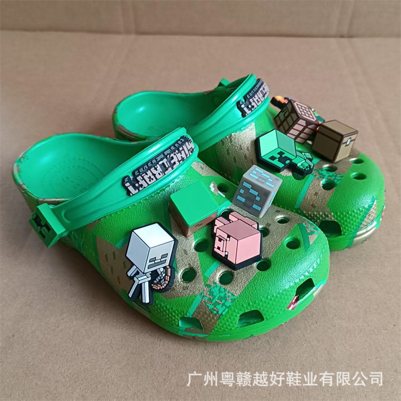 Minecraft Marvel Co-Branded Hole รองเท้า Cros ชายหญิงรองเท้าแม่ลูกกลางแจ้ง Anti-Slip Graffiti การ์ตู