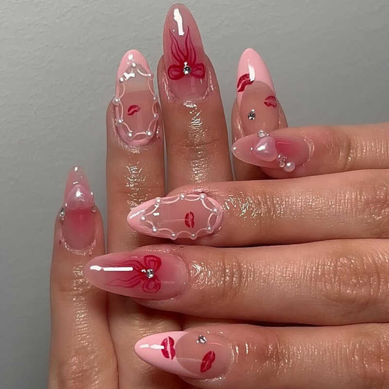 Red Lip Print Nails French Pink Almond Nails เล็บปลอม เล็บสั้น Cross-Wearable เล็บปลอม