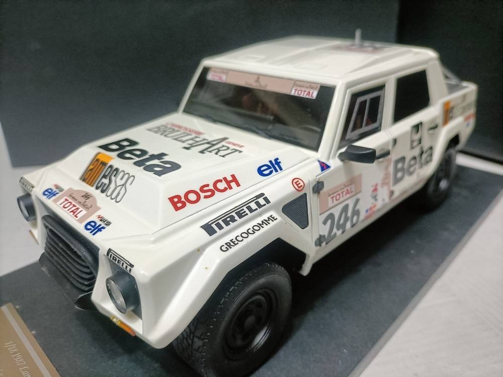 1 18 โรงงานเดิม Lamborghini Dakar Tension Car Model Lamborghini LM002 Dakar