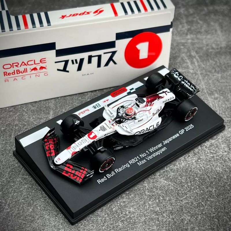 Y441 Spark 1/64 White Bull 2025 Japan Station No. 1 โมเดลแข่ง Weistapan F1