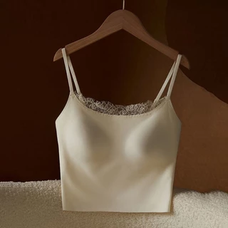 รองพื้นชนิดน้ําลูกไม้สำหรับเสื้อชั้นในและแผ่นรองหน้าอก สวมใส่ได้ทั้งภายในและภายนอก โทนสีขาว