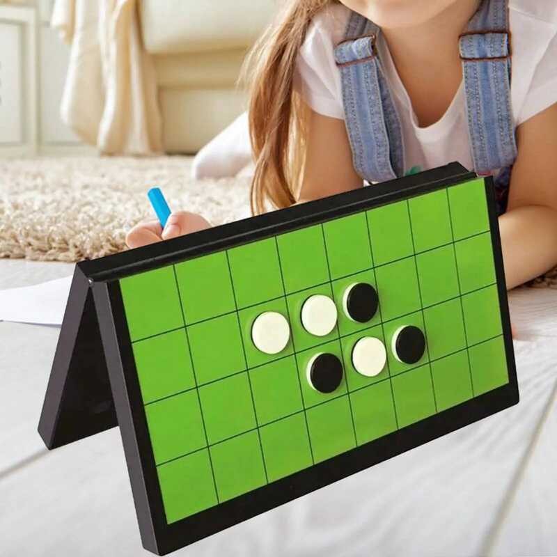 สีดําและสีขาว 64 ชิ้นเกมแบบพกพาพับ Reversi Othello Board Chess สําหรับเด็ก s