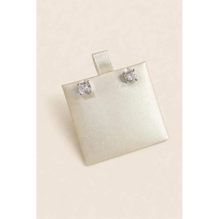 lab-grown diamond earrings
