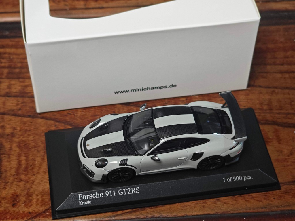 Mini Cut MINICHAMPS 1/43 PORSCHE 911 GT2RS (991.2) สีเทา
