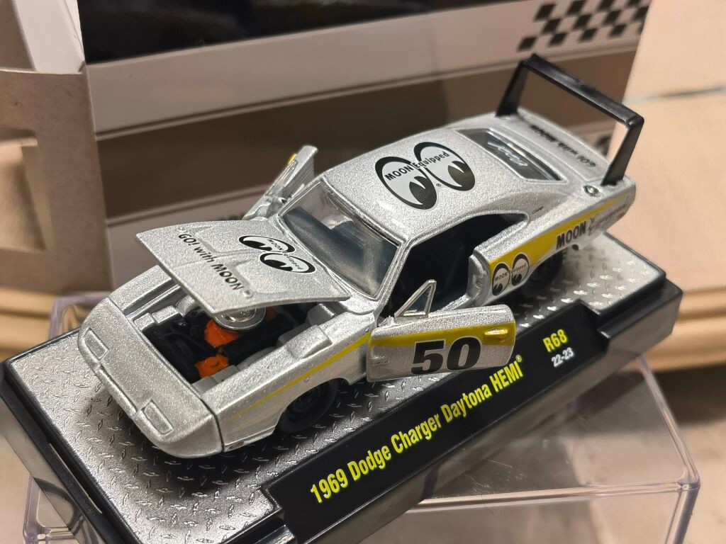 1/64 M2 เครื่อง 1969Dodge Charger Daytona HEMI Dodge Challenger โมเดลรถโลหะผสม