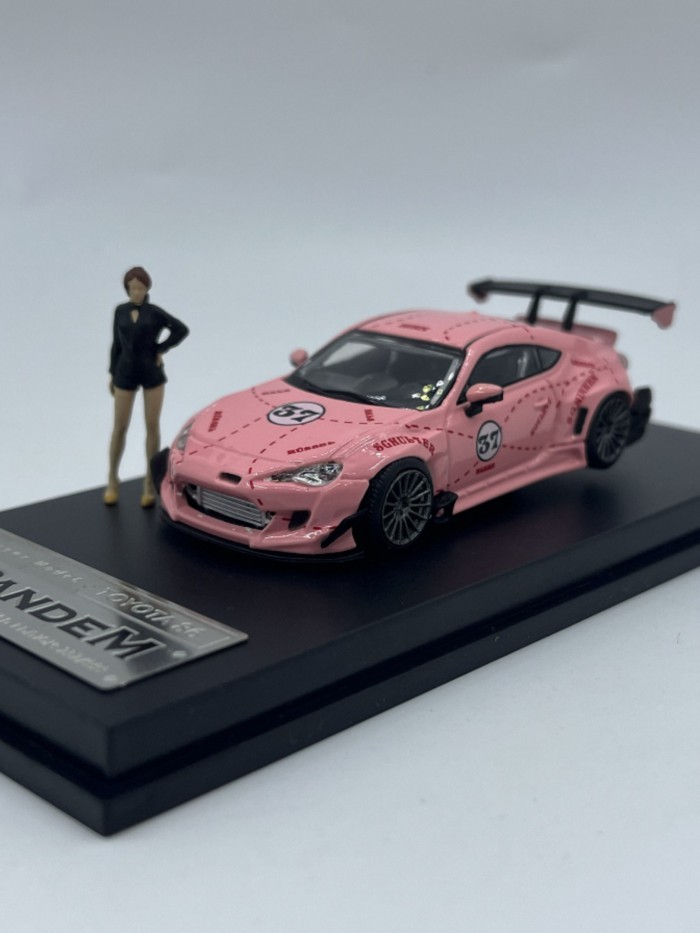 LM 1/64 Toyota TOYOTRA Rocket Rabbit 86GT Wide Body 86gulf หมูสีชมพูโมเดลรถโลหะผสม Out of Print Mode