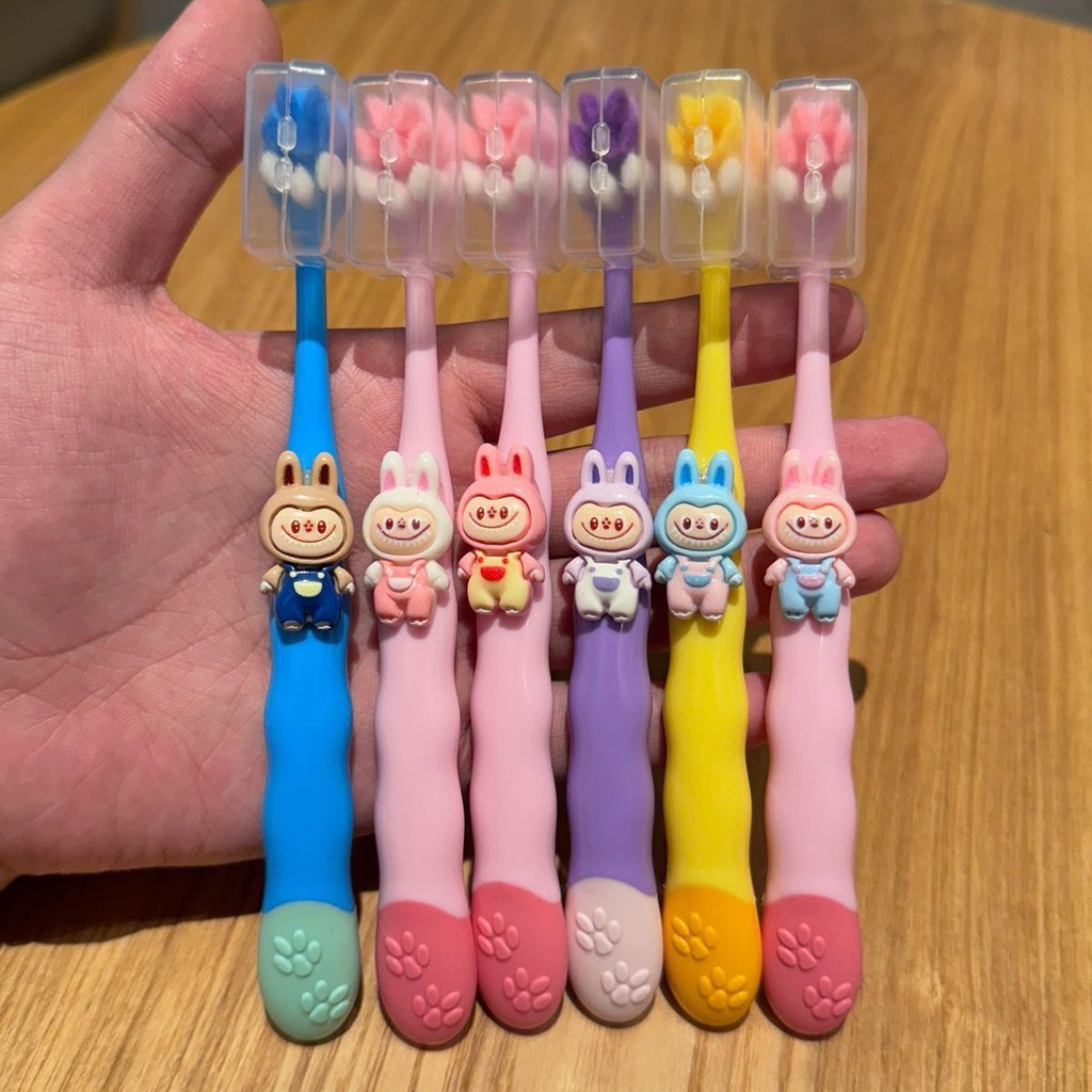 สต็อกสําเร็จรูป labu หัวเล็กแปรงสีฟันสีรุ้งนุ่มละเอียดพิเศษอายุ 6-12 ปีและเหนือฟันคู่มือซอกฟันเด็กพิเศษที่บอบบาง