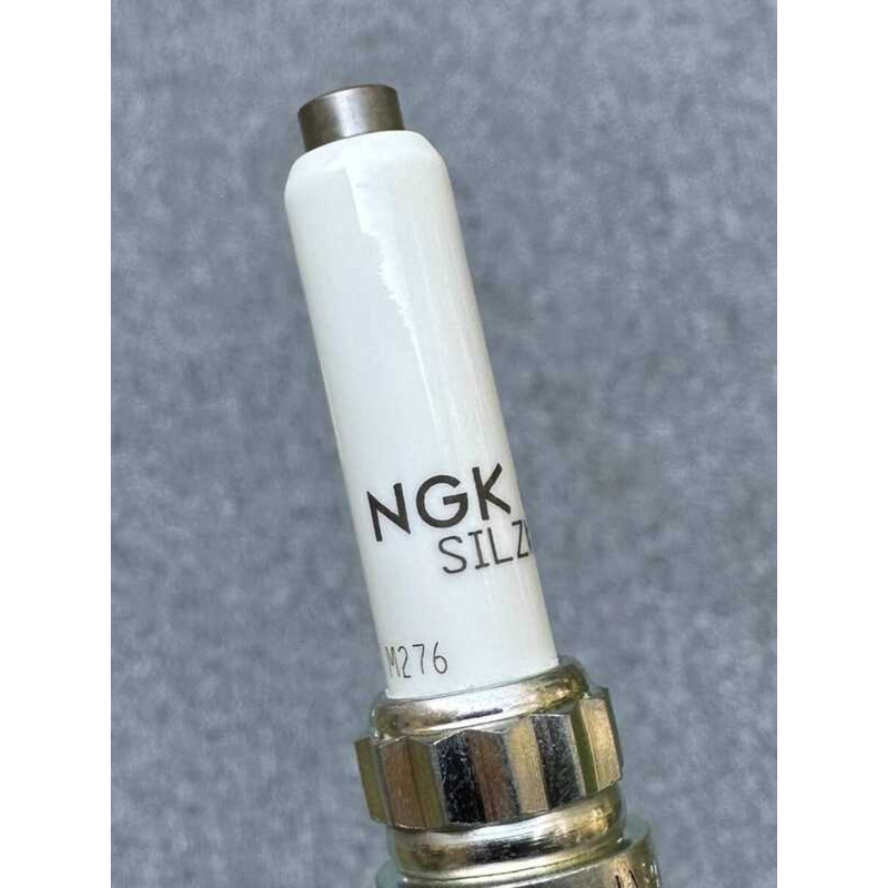 หัวเทียนโรงงานแท้ของ BMW12122455258B48B58TU Japan NGK/French Champion OEM