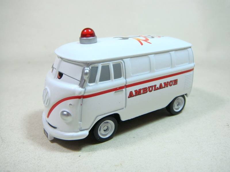 TOMY TOMY Disney R Us King 2 รถยนต์ 2 ใหญ่ * รถพยาบาลทั้งหมด Racing Story Out of Print Car Models