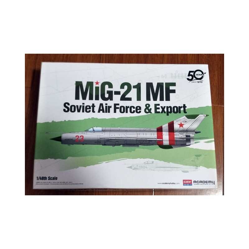 อะคาเดมี 123111/48 เครื่องบินรบ MiG-21MF ()