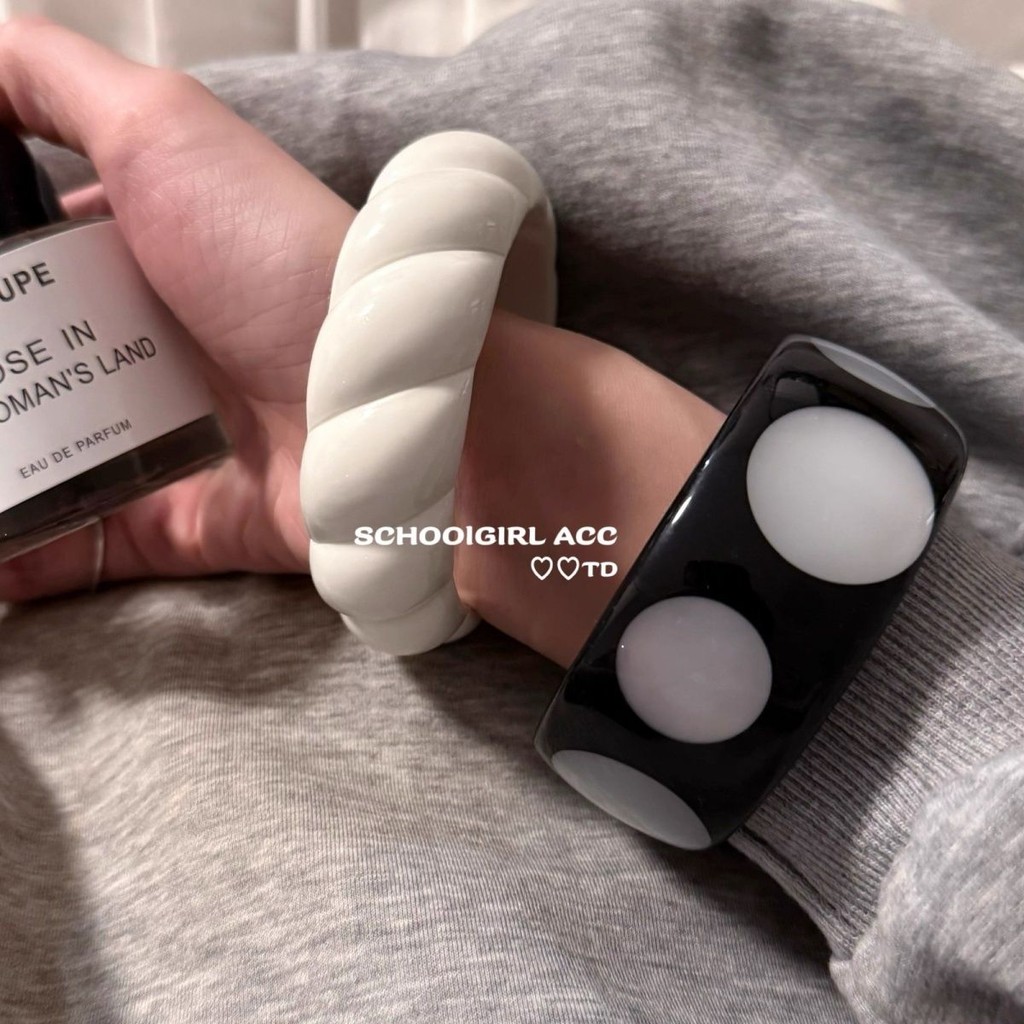 สร้อยข้อมือลายจุดย้อนยุค ออกแบบซ้อน layer สีหวานจากเรซิ่น หลากสีให้เลือก
