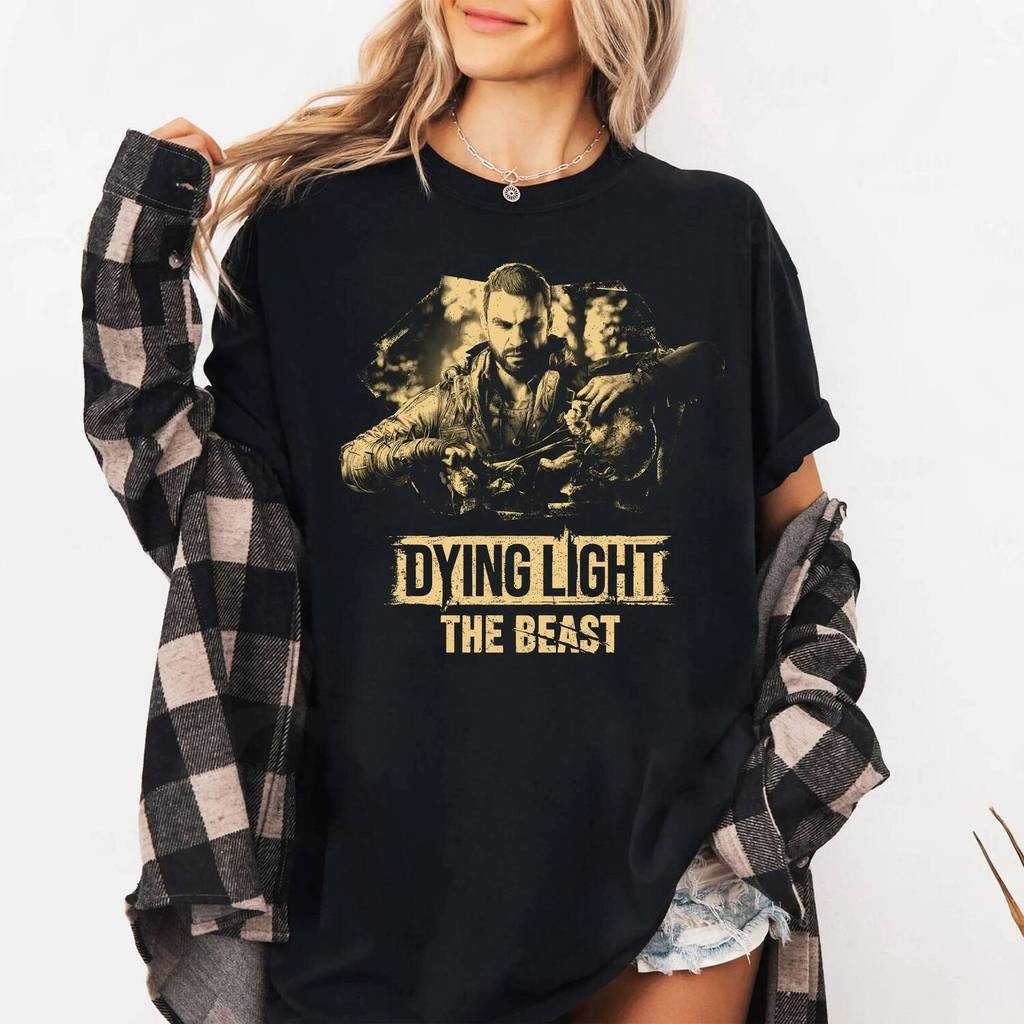 Dying Light The Beast เสื้อสยองขวัญเกมเสื้อ Zombie Survival Gaming เสื้อยืดสีดําสบายๆลูกเรือคอ Unise